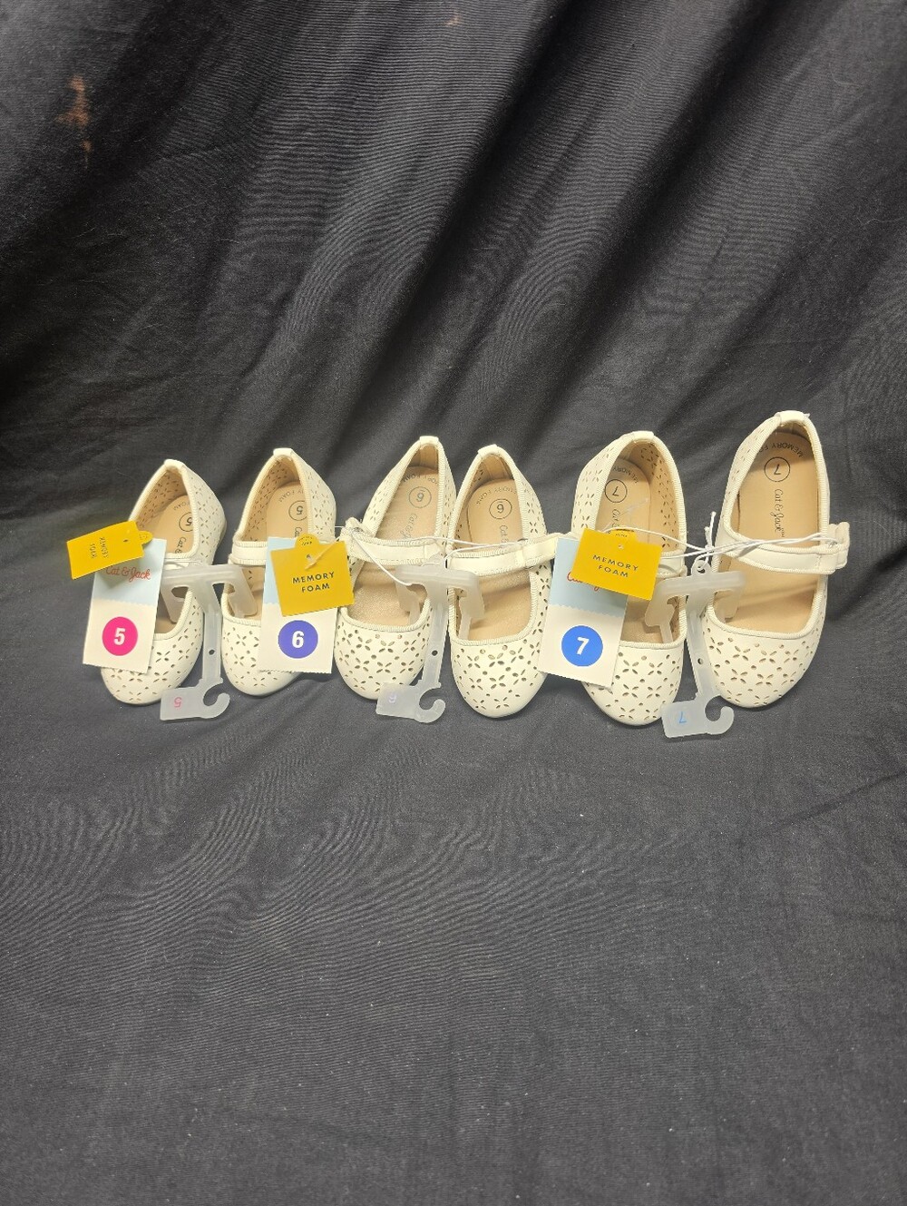 Cat & Jack Addy Mary Jane Flats Girls Size 5 White Cream Memory Foam NWT